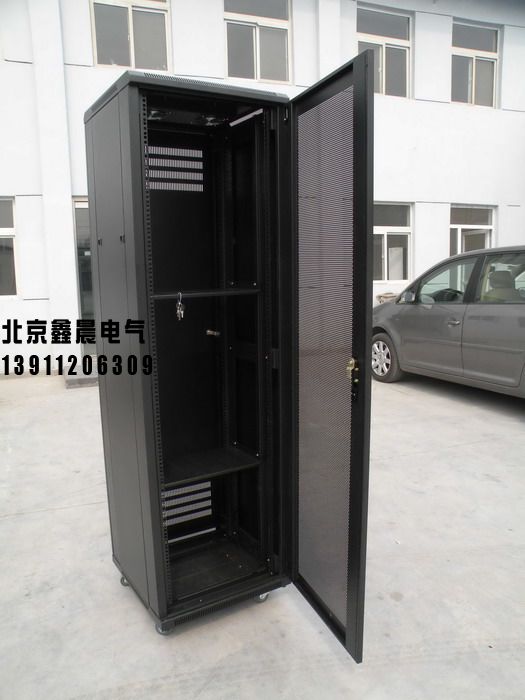 XC-4A九折型材仿威圖服務(wù)器機柜。4.jpg